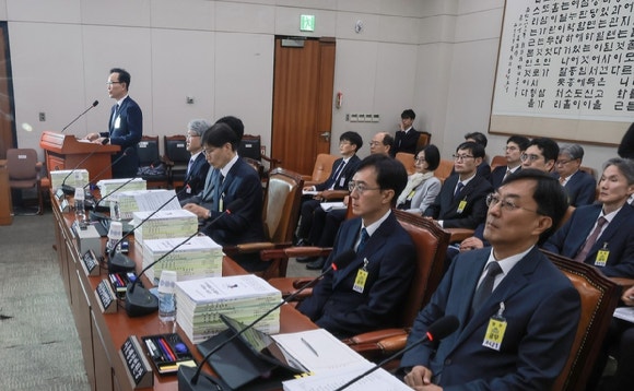 [2026 <b>국감</b>] <b>서울고법원장</b> "李 재판, '종결' 아냐...헌법 84조로 '중단'"