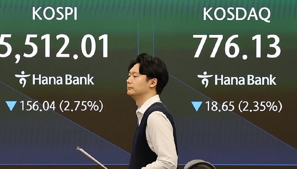 19일 오전 하나은행 딜링룸 [사진=연합뉴스]