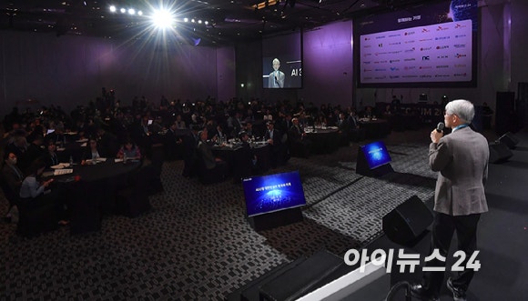 종합경제미디어 아이뉴스24의 대표 지식 컨퍼런스 '아이포럼 2026'이 22일 서울 용산구 서울드래곤시티 한라홀에서 'AI 패권 전쟁, 새로운 질서: AI 3대 강국, 대한민국의 현재와 미래'를 주제로 열린 가운데 