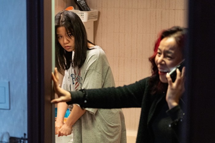 “정서적·물리적으로 완벽히 찢어지는 모녀”…영화 ‘같은 속옷을 입는 두 ...