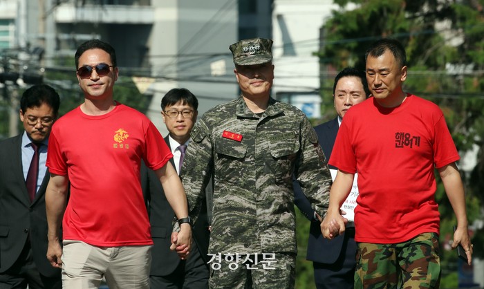 <b>박정훈 대령</b> 동기들 “28년 전에도 요령 피울 줄 모르던 박···끝까지 함께...