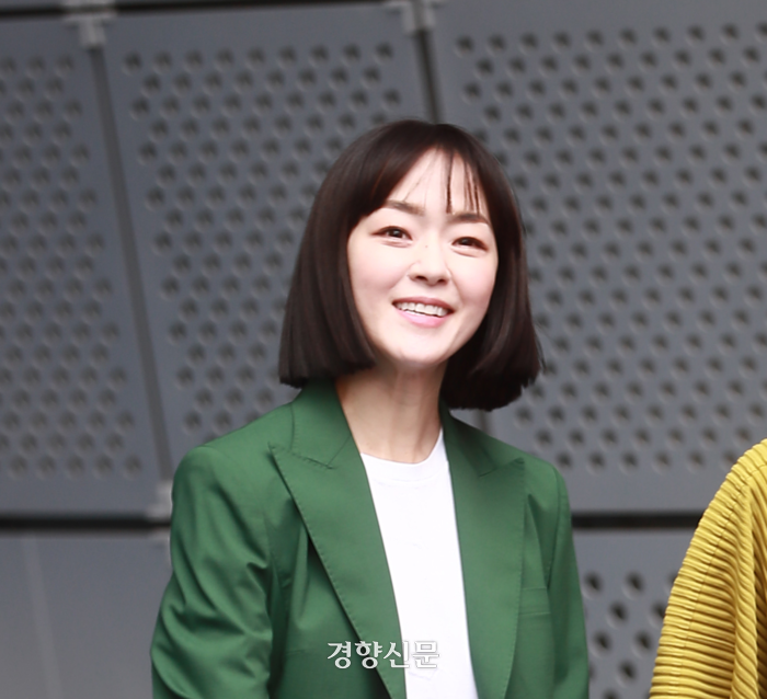 ‘<b>자우림</b>’ <b>김윤아</b> “정치적 입장 피력 아니다…환경오염 우려 말한 것”