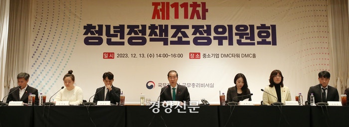 <b>고립</b>·<b>은둔 청년</b> 54만명···10명 중 7명은 함께 살며 ‘외톨이’