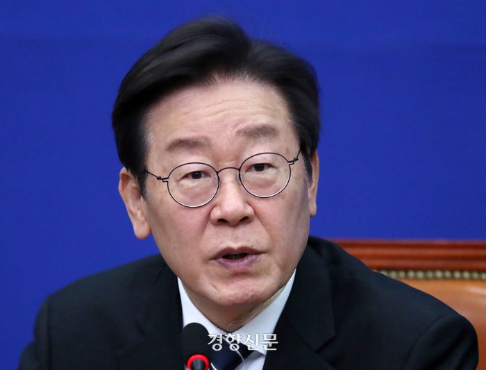 이재명, 윤 <b>대통령</b>·<b>한동훈</b> ‘명품백 <b>충돌</b>’에 “한심”