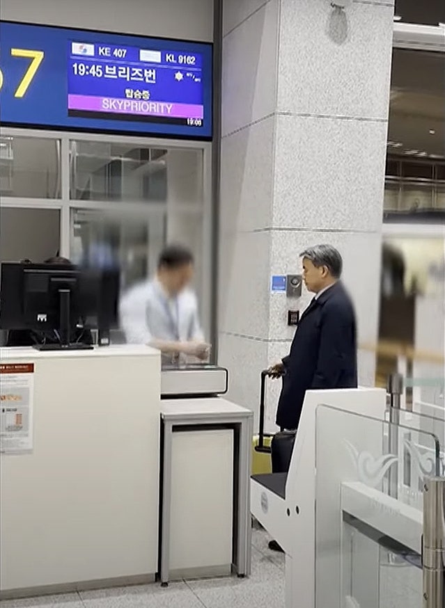 일반인 피의자는 ‘사법정의 실현’ 이유로 <b>출국</b>금지, <b>이종섭</b>만 예외?
