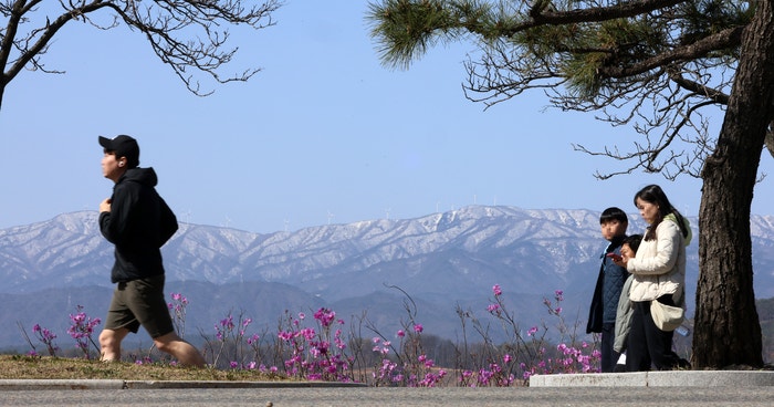 맑고 <b>일교차</b> 큰 날씨···낮 <b>최고</b>기온 23도[날씨]