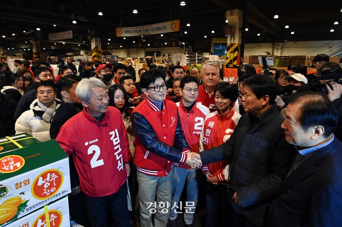 <b>국민의미래</b> 인요한 “<b>자유통일당</b>에 ‘포기하고 빠져달라’고 요청했지만···...