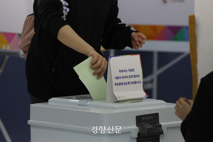[속보] <b>총선</b> 잠정 투표율 67.0%…32년 만에 ‘최고’