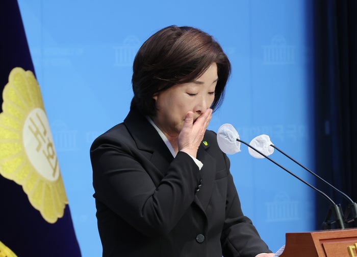 <b>심상정</b> “진보정치 소임 내려놓는다”···정계은퇴 선언