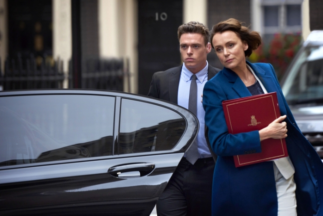 영국 드라마 &lt;보디가드&gt;는 경찰 데이비드 버드(왼쪽)가 내무장관인 줄리아 몬터규(오른쪽)를 경호하는 정치 스릴러다. 넷플릭스 제공