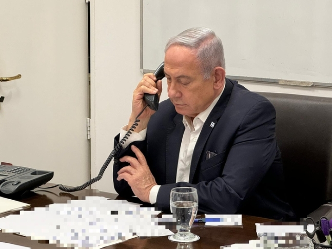 베냐민 네타냐후 이스라엘 총리가 13일(현지시간) 조 바이든 미국 대통령과 통화하고 있다. 신화연합뉴스