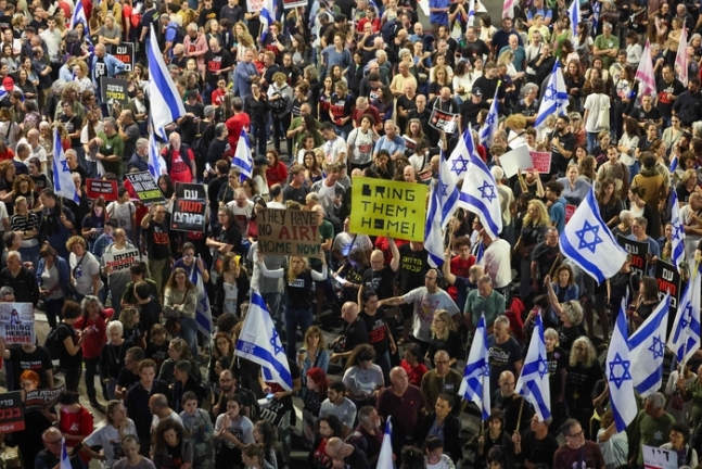 4일(현지시간) 이스라엘 텔아비브에서 인질 석방과 휴전을 촉구하는 시위가 벌어지고 있다. AFP연합뉴스