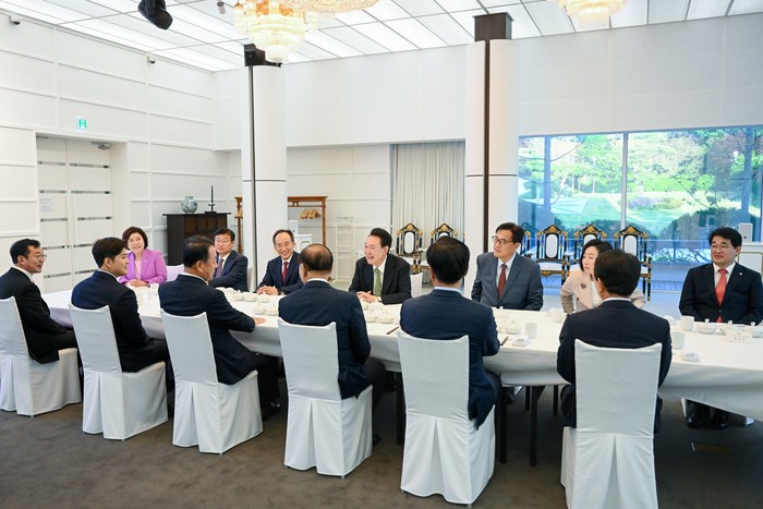 ‘<b>황우여 비대위</b>’ 공식 출범, 첫날 윤 대통령과 만찬