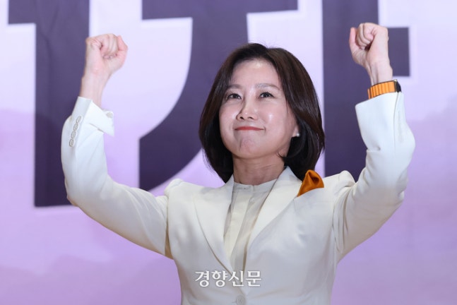 Heo Eun-ah, the new leader of the Reform Party, is expressing her thoughts on being elected as the party leader at the party convention held at the National Assembly on the 19th. Photographer: Seong Dong-hoon