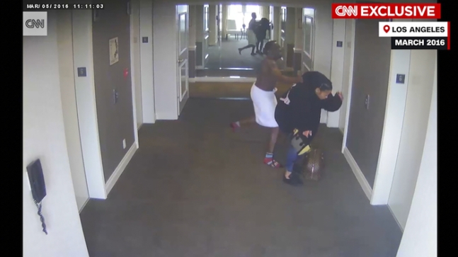 미 CNN 방송이 지난 17일(현지시간) 힙합계 거물 퍼프 대디(본명 숀 디디 콤스)가 2016년 3월 당시 여자친구였던 캐시를 LA의 한 호텔에서 폭행하는 영상을 보도했다. AP연합뉴스