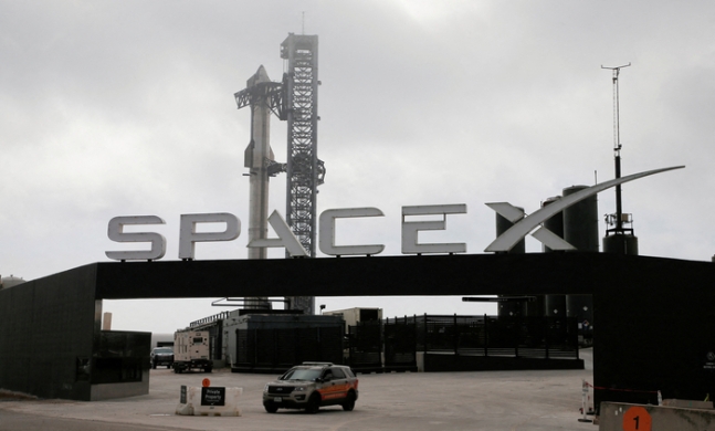 지난 3월 미국 텍사스주 브라운스빌의 보카치카 발사대에 스타십 우주선이 설치돼 있다. 로이터연합뉴스