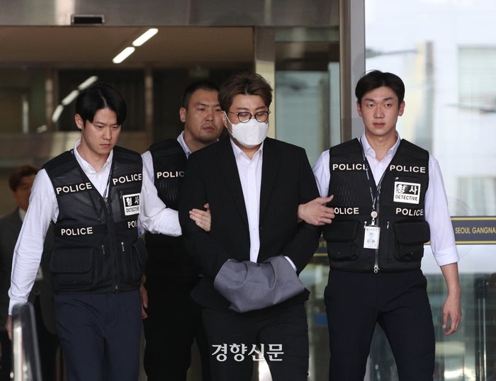 [속보]‘음주 뺑소니’ <b>김호중 검찰 송치</b>···“죄송하다” 말 남기고 구치소...