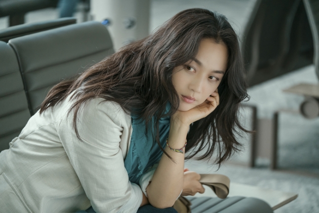 탕웨이는 남편 김태용 감독이 연출한 영화 &lt;원더랜드&gt;에서 엄마 ‘바이리’를 연기한다. 에이스메이커무비웍스 제공
