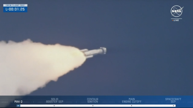 미국 플로리다주 케이프 커내버럴 우주군 기지에서 5일 오전 10시52분(한국시간 5일 오후 11시52분)에 보잉 우주선 ‘스타라이너’를 실은 아틀라스 5호 로켓이 공중으로 솟구치고 있다. 스타라이너는 약 24시간 뒤