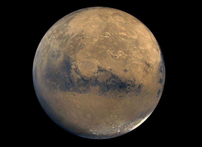 미국의 탐사선이 우주에서 촬영한 화성. 화성에는 지구와 달리 자기장이 거의 없어 표면에 다량의 ‘은하 우주 방사선’이 쏟아진다.  미국 항공우주국(NASA) 제공