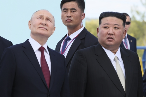 김정은 북한 국무위원장(오른쪽)과 블라디미르 푸틴 러시아 대통령. AP연합뉴스