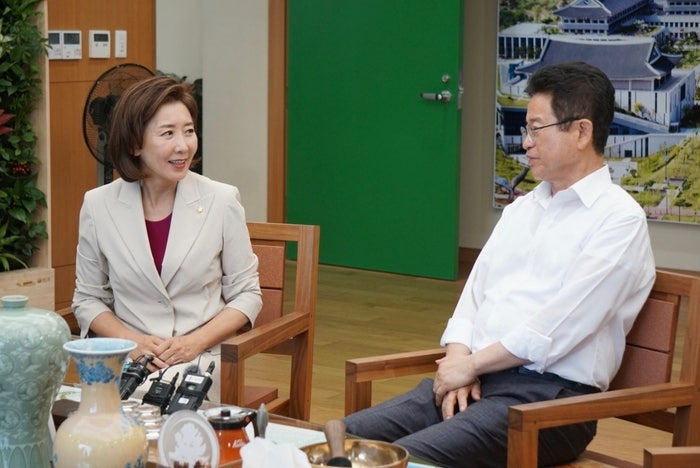 <b>나경원</b> “<b>홍준표</b>·<b>이철우</b>, 당 지킨 사람이 대표 돼야 한다 해”