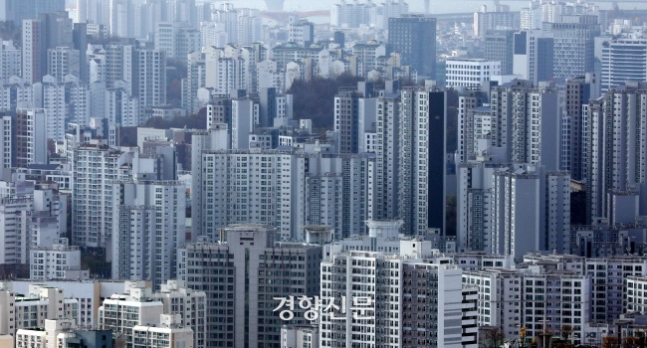 서울 남산에서 바라본 서울 시내 아파트 모습. 강윤중 기자