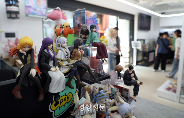 지난달 26일 서울 마포구 홍대 거리 피규어 가게에 진열되어 있는 각종 제품들. 정지윤 선임기자