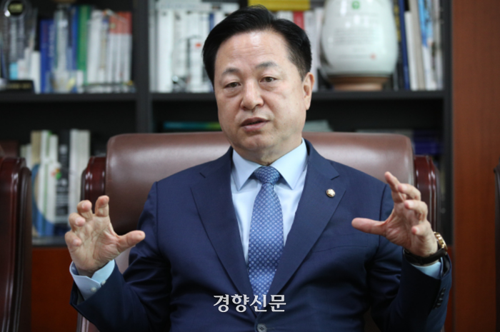 [속보]<b>김두관</b>, 민주당 <b>당대표 출마 선언</b>···“당 붕괴 온몸으로 막겠다”
