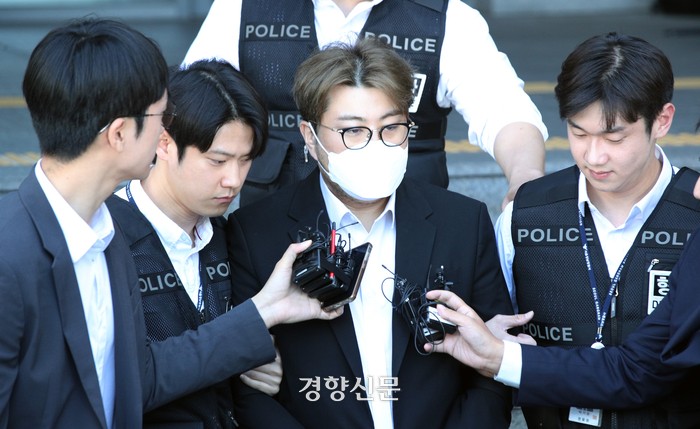 ‘음주운전 <b>뺑소니</b>’ <b>김호중</b> 오늘 첫 <b>재판</b>