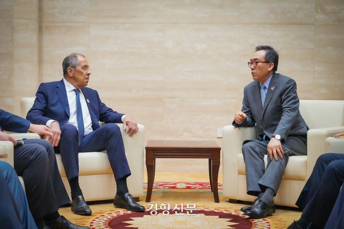 조태열, 러시아 외교장관과 회동…<b>리영철</b> 북한 <b>대사</b>는 무반응