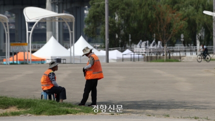 전국 대부분 지역에 폭염특보가 발효된 11일 서울 서초구 반포한강공원이 한산한 모스블 보이고 있다. 2024.08.11 권도현 기자