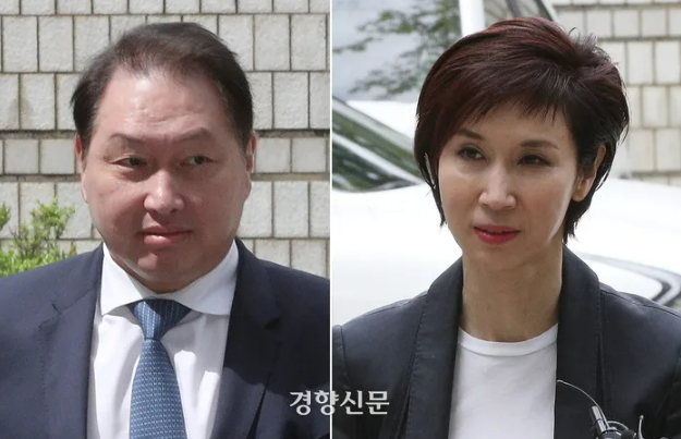 최태원 SK그룹 회장(왼쪽)과 노소영 아트센터 나비 관장이 각각 지난 4월16일 서울 서초구 서울고법에서 열린 이혼 소송 항소심 공판에 출석하고 있다. 권도현 기자