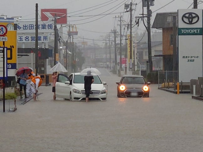 A street in Kumamoto Prefecture on Kyushu, Japan, is flooded on the 29th due to the impact of Typhoon San San, the 10th of the season. EPA Yonhap News