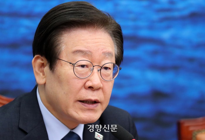 <b>이재명</b> “<b>의료대란</b>, 목적과 수단 전도돼···대통령 사과하라”