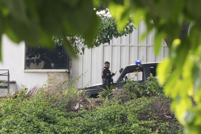Police guarding the Argentine Embassy in Caracas, Venezuela on the 7th (local time). AP News