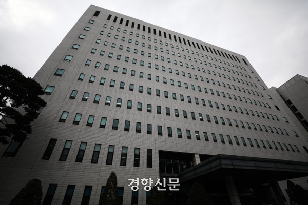 “재벌보다 더 부자 된다”···신도 1800명 모아 ‘전기매트’ 팔게 한...