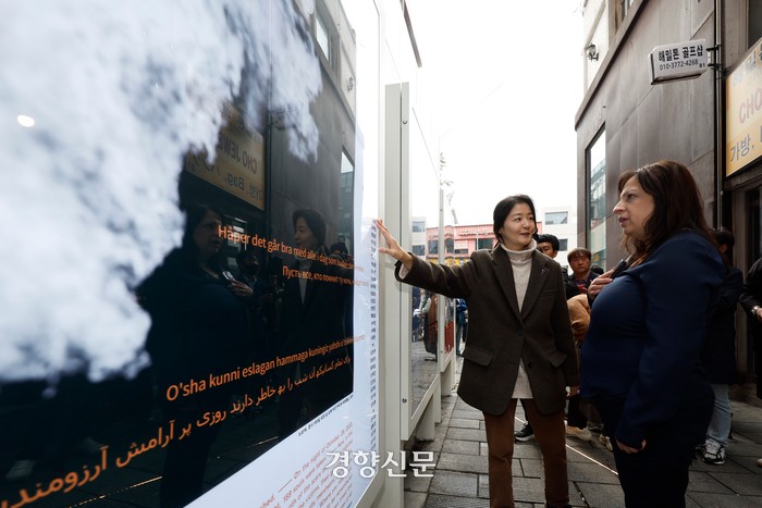 그 골목에 적힌 159명의 이름···“모두의 오늘이 안녕하길”[<b>이태원</b>...