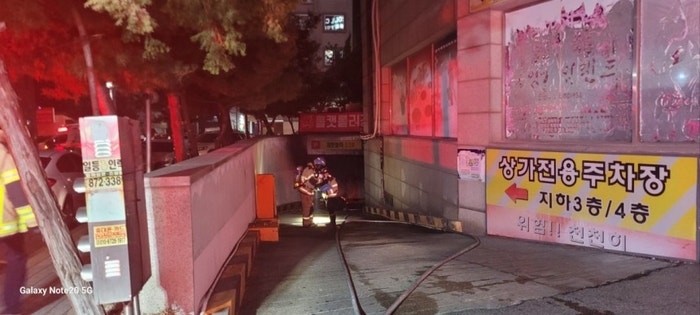 <b>인천 주상복합건물 화재</b>로 21명 병원 이송···“중상은 아냐”