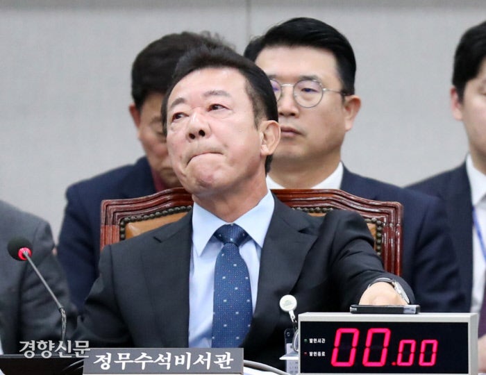“<b>대통령</b> <b>골프</b> 논란, 왜 문제 되는지 모르겠다”는 <b>대통령</b>실