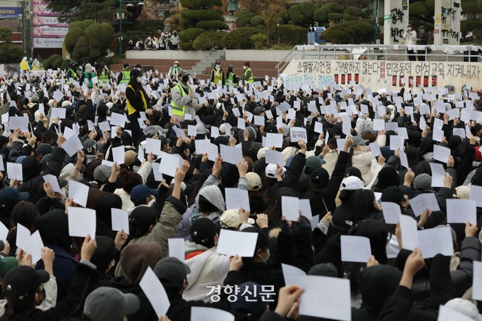 “<b>본관</b> 점거는 인질” “신남성연대 지지도 있다”···<b>동덕여대</b> 면담...