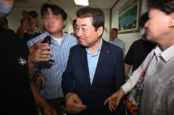<b>김충섭 김천시장</b> ‘선거법 <b>위반</b>’ 당선 무효…대법, 집행유예 3년 확정