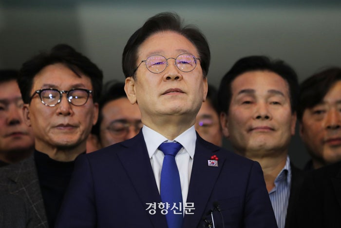 비상계엄 해제 요구 결의안 가결에 대해 4일 이재명 더불어민주당 대표가 소감을 밝히고 있다. 한수빈 기자