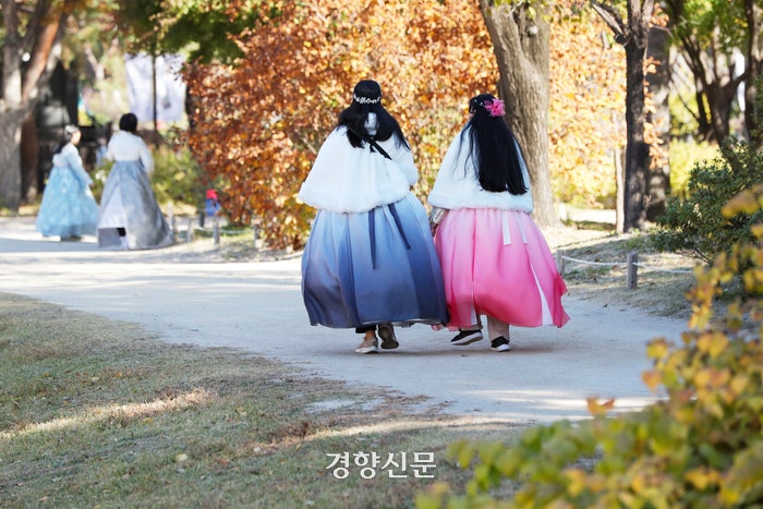 Following the proclamation and lifting of martial law, major countries around the world have issued 'Travel Advisories for Korea.' The government has requested the domestic tourism industry to convey to each country that tourism in Korea is safe. Reporter Han Soo-bin