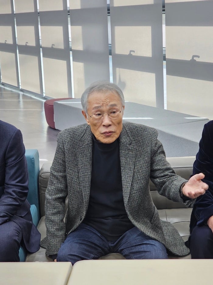 <b>황석영 작가</b> “윤석열, <b>비상계엄</b>으로 자폭···구속과 동시에 <b>탄핵</b>해야...