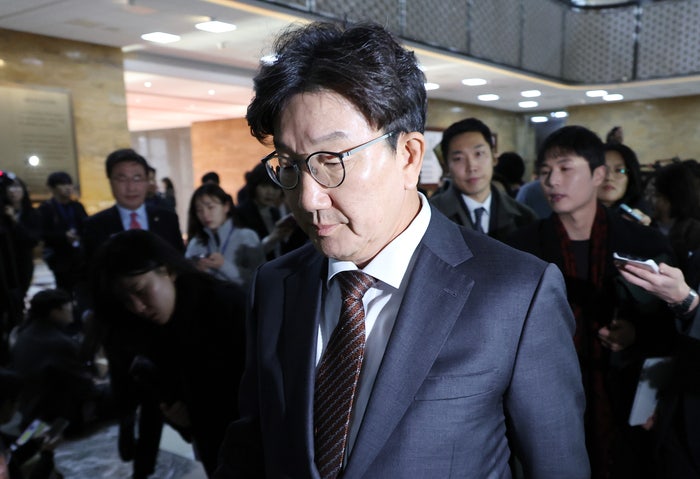 [속보] 권성동 “<b>탄핵</b> 당론 바뀔 가능성 크지 않다···표결 참여 여부...