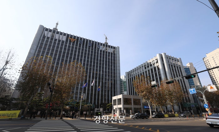 [속보] 경찰, 문상호·노상원 전 <b>정보사령관</b> ‘<b>내란 혐의</b>’ 긴급<b>체포</b>…...