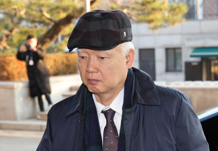 <b>윤석열 탄핵심판</b> 사건 주심 ‘<b>정형식 재판관</b>’은?···‘계엄 찬성’ ...