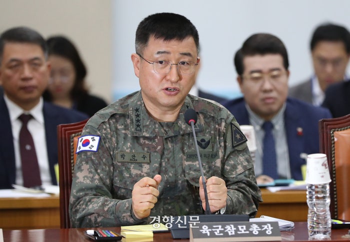 [속보]‘<b>계엄사령관</b>’ <b>박안수</b> 전 <b>육군참모총장</b> 구속