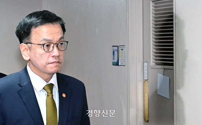 사상 초유 ‘서열 3위 권한대행’ <b>최상목</b>, <b>대국민담화</b>·NSC 예정
